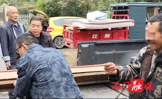 壶瓶山镇杨家坪村:五保老人迁新居,民生实事暖人心1.jpg 壶瓶山镇杨家坪村:五保老人迁新居,民生实事暖人心1.jpg