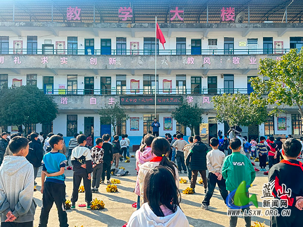 早禾学校：大思政课唱响“永冲锋”主旋律.jpg