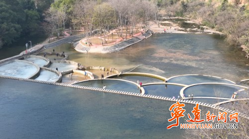 宁远：冬日五里沟 五彩斑斓醉游人2_副本500.jpg