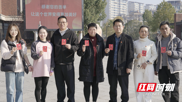 合影.jpg 合影.jpg