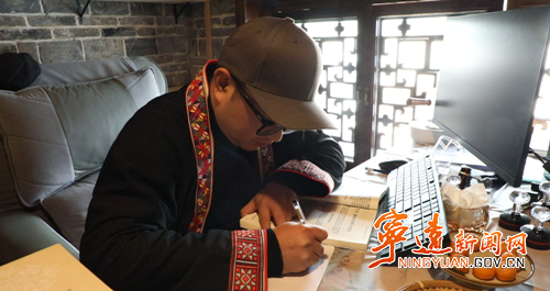 【委员风采】邱小勇：用非遗技艺  带活瑶山经济_副本500.png