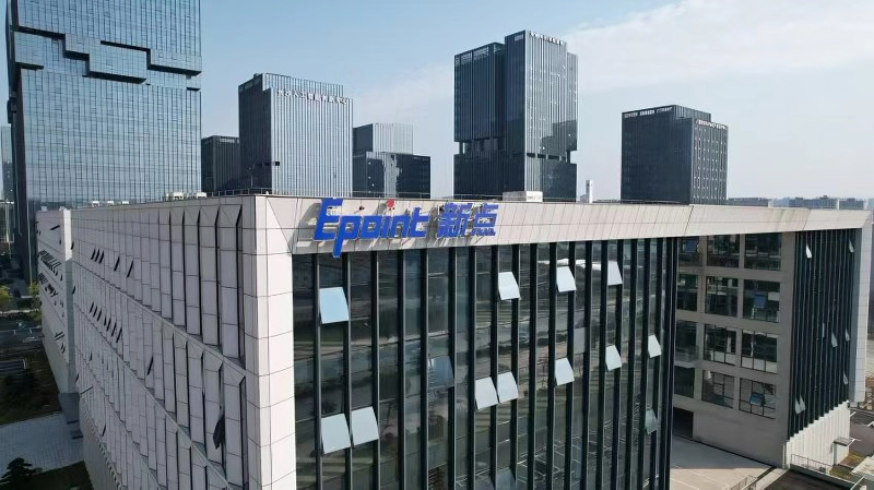 对于新点软件这样专注于智慧招采、智慧政务、数字建筑的企业而言，长沙高新区麓谷产业园不仅是市场前沿，更是技术协同、产业合作的绝佳舞台。