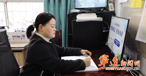 【代表风采】杨静：以爱为掣 育桃李芬芳_副本500.png