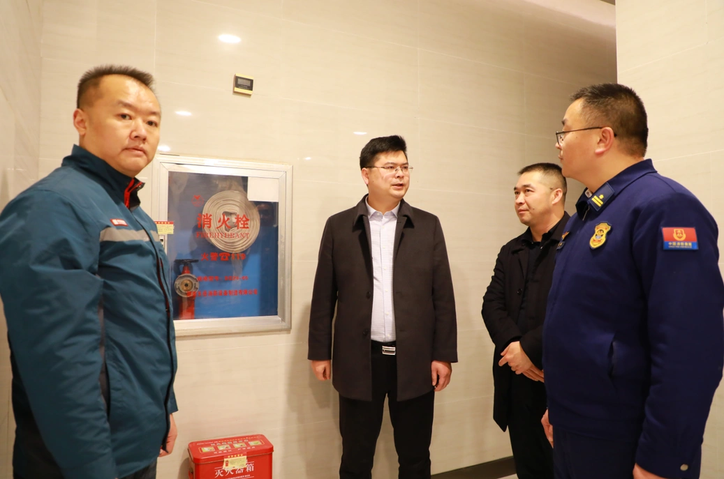 郑明明督导检查安全生产工作