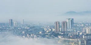 薄雾萦绕：靖州苗侗风情在雾霭中“灵动定格”