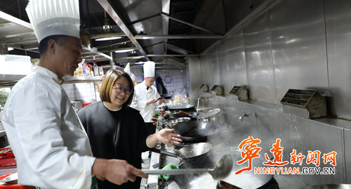 【委员风采】黄宁平：以诚信守牢餐饮初心 以担当践行委员使命2_副本500.png