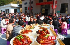 新田：“年猪宴”点燃瑶乡年味
