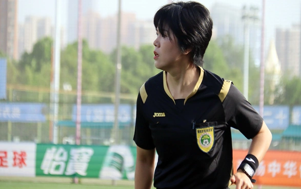 龚立梅：从赛场逐光到执哨引路，足球始终是挚爱