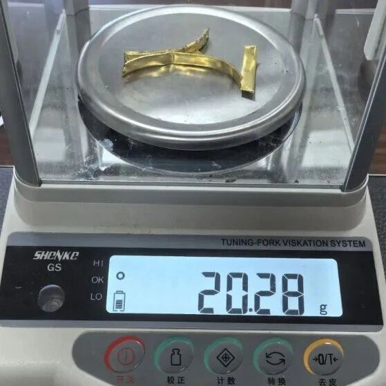 株洲一小偷盗窃27克金饰,销赃时被金店“鬼秤”吞了11克