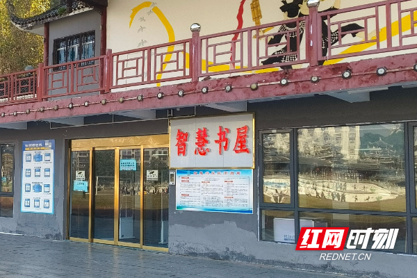 刷卡即借 + 延时开放！我县首座智慧书屋启用 (4).jpg