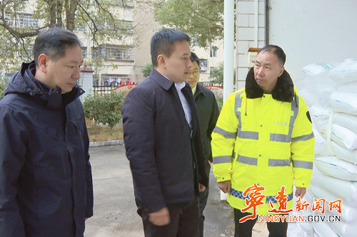 林亮亮调研低温雨雪冰冻防范工作_副本500.jpg