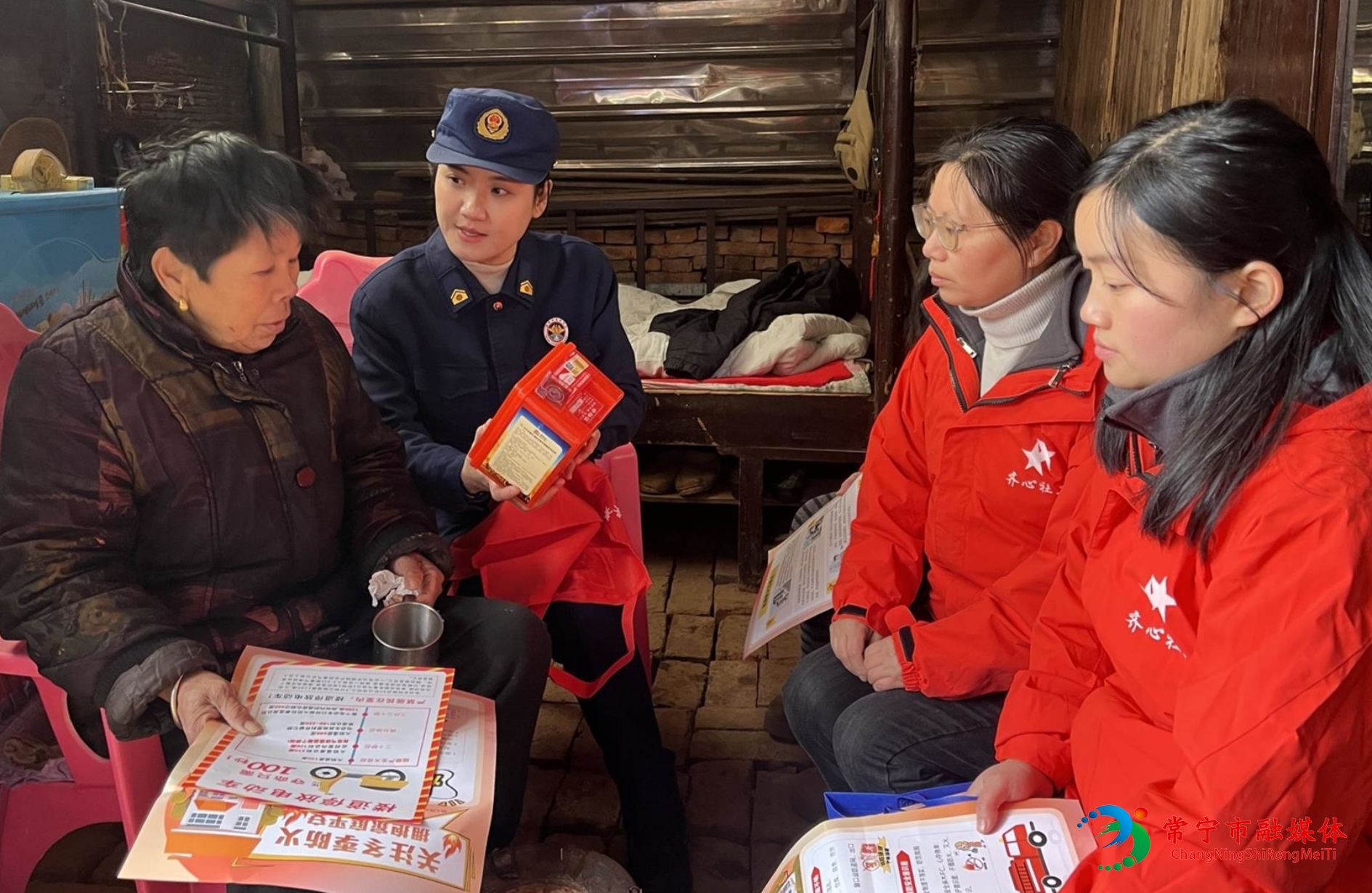 暖心“敲门”守护独居老人平安过冬1.jpg 暖心“敲门”守护独居老人平安过冬1.jpg