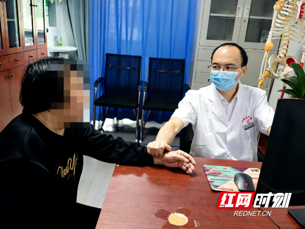 图片脸部打码.jpg 图片脸部打码.jpg