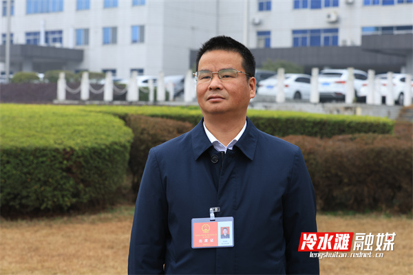 张还波.jpg 张还波.jpg