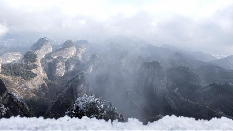 崀山丹霞邂逅雪雾云海奇观