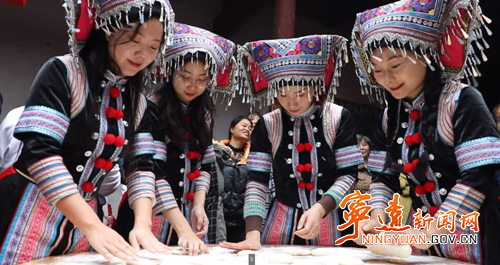 宁远：糯香四溢年味浓 古村同心打粑粑3_副本500.png