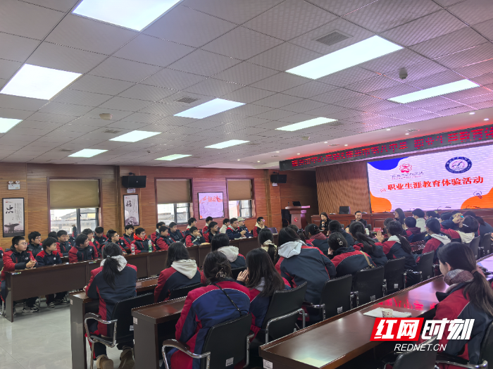 座谈会.jpg 座谈会.jpg