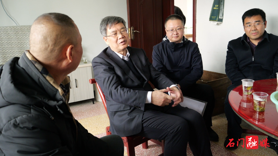 省委宣传部、省文明办慰问组来石慰问道德模范1.png