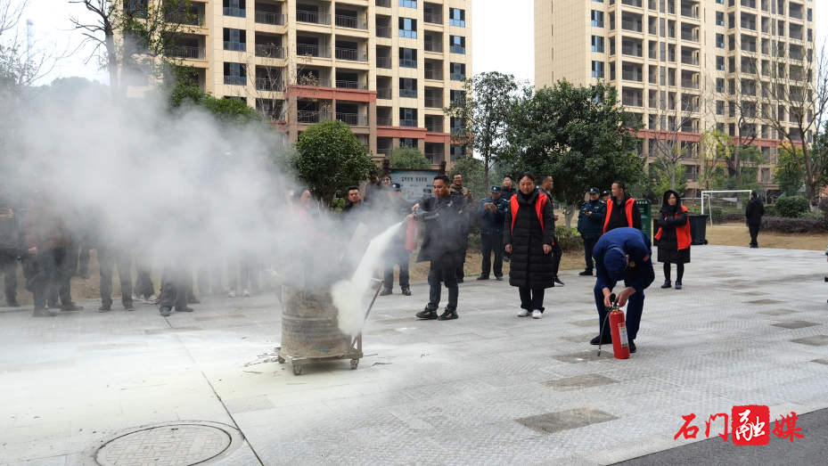 我县开展高层建筑火灾实战联动演练6.png 我县开展高层建筑火灾实战联动演练6.png
