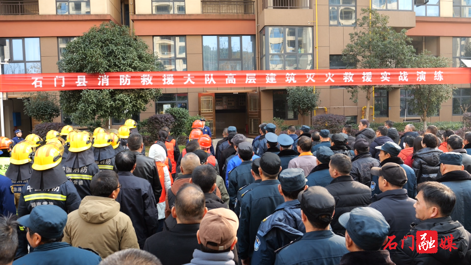 我县开展高层建筑火灾实战联动演练1.png 我县开展高层建筑火灾实战联动演练1.png