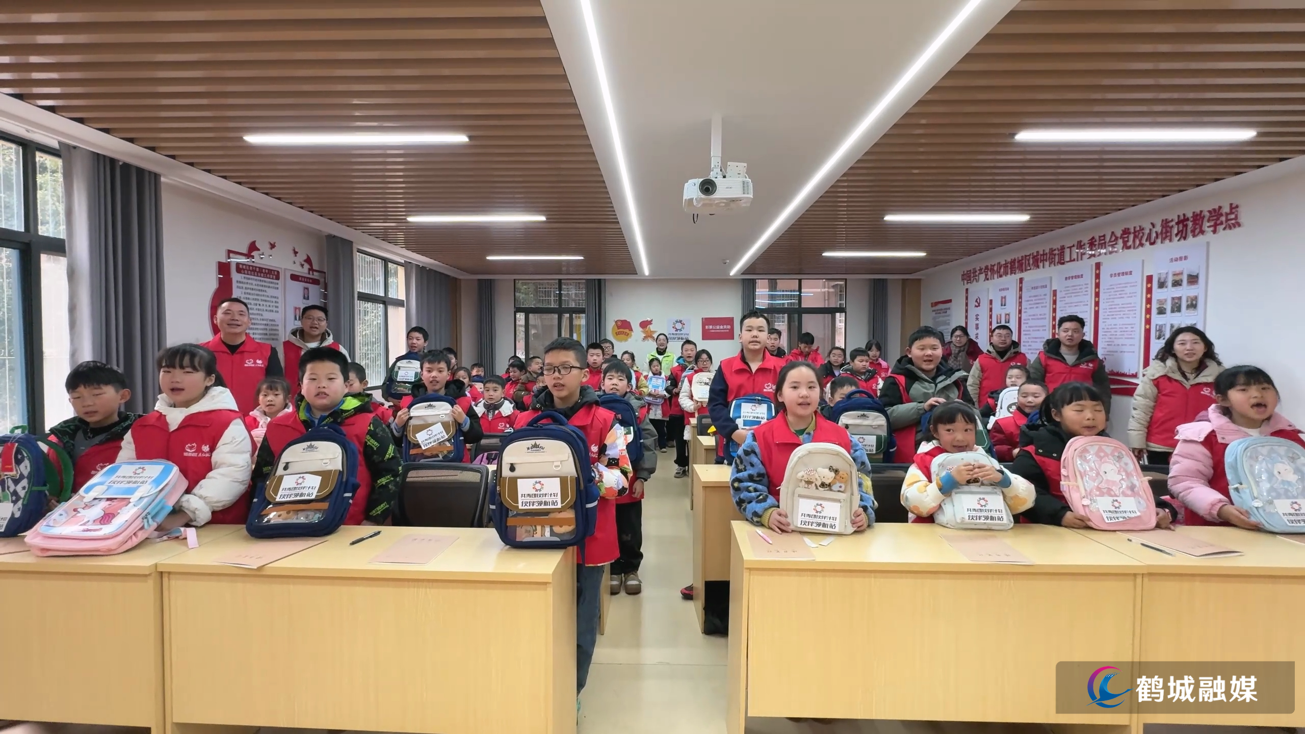 初编 社区寒假托管班开班 解决假期儿童看护难题 .mp4_000010.971.png