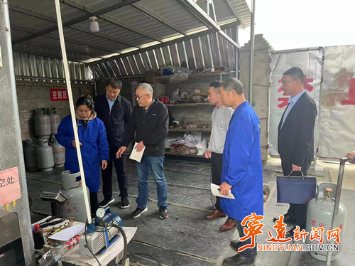 宁远县市监局开展特种设备“大体检”_副本500.jpg