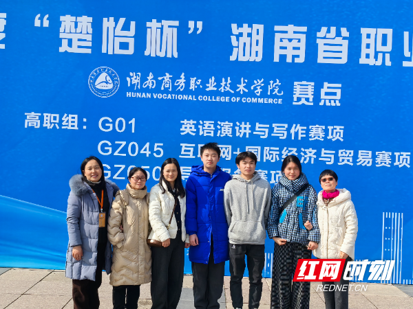 2英语写作赛项获奖团队合影.jpg