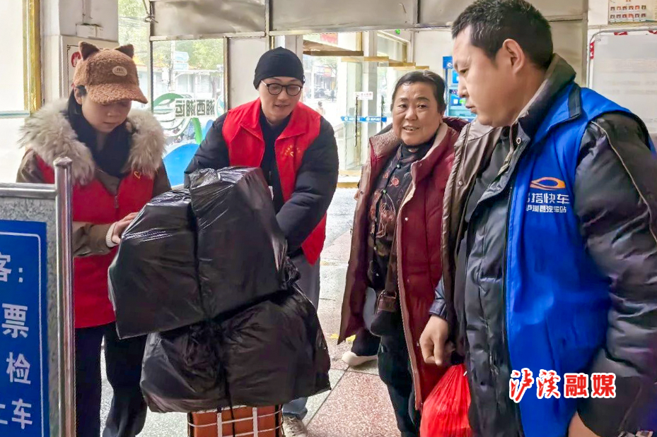 春节车站志愿服务活动.jpg 春节车站志愿服务活动.jpg