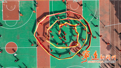 宁远：118米布龙舞出龙马精神_副本500.jpg
