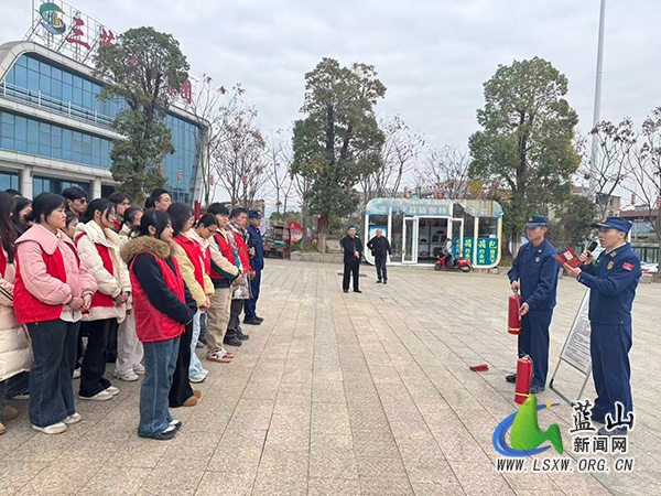 蓝山县消防救援大队开展春运志愿者消防安全专项培训.jpg