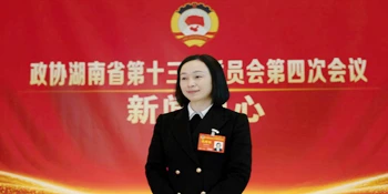 【央视网】湖南两会•关注｜向莉丽：以省级统筹破解要素制约 推动硅砂产业高质量发展