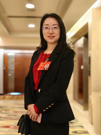 王芬_副本.jpg 王芬_副本.jpg