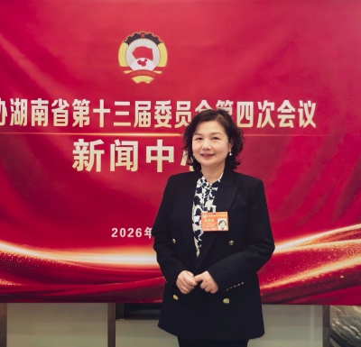 吴颖岚_副本.jpg 吴颖岚_副本.jpg