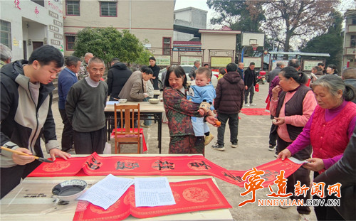 宁远：骏马迎春送祝福 凝心聚力暖乡村_副本500.jpg