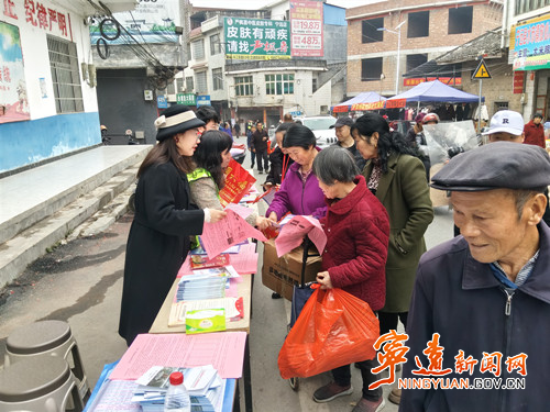 宁远县水市镇：“招工 + 社保” 便民服务零距离_副本500.jpg