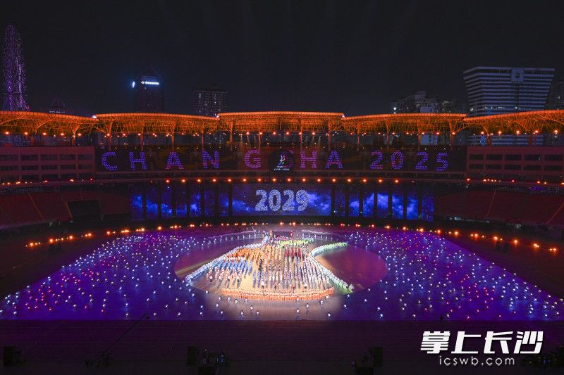 在长沙市第十一届运动会开幕式中,长沙发出“2029全运会”的庄严邀约。 长沙晚报全媒体首席记者 黄启晴 摄 在长沙市第十一届运动会开幕式中,长沙发出“2029全运会”的庄严邀约。 长沙晚报全媒体首席记者 黄启晴 摄