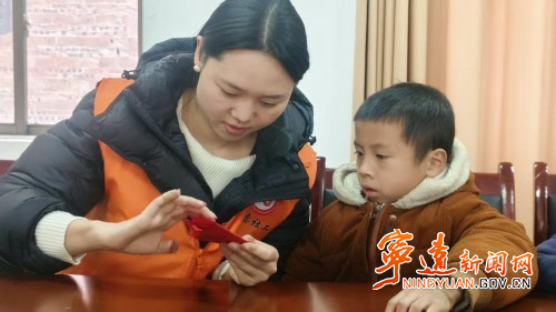 宁远：冬日暖心伴  童趣助成长_副本500.jpg