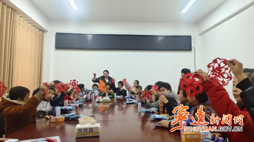 宁远：冬日暖心伴  童趣助成长2_副本500.jpg