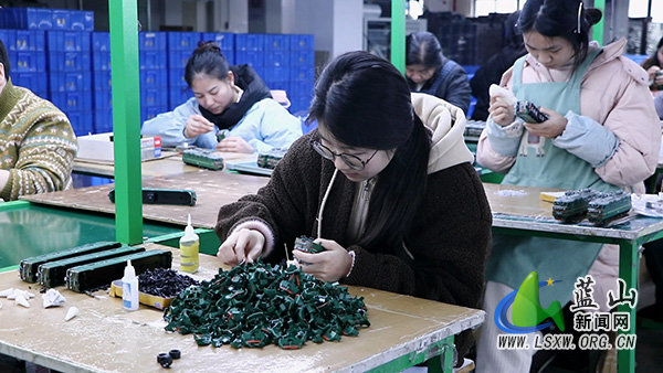 （新春走基层）我县制造业年关生产忙 全力冲刺 “开门红”1.jpg