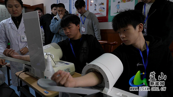 蓝山县严检体魄守初心 赤诚报国启新程.jpg