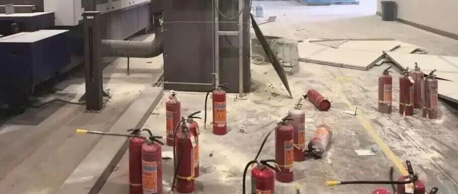 车间突发险情，仅30秒就被浓烟“封锁”！员工18分钟用尽26具灭火器