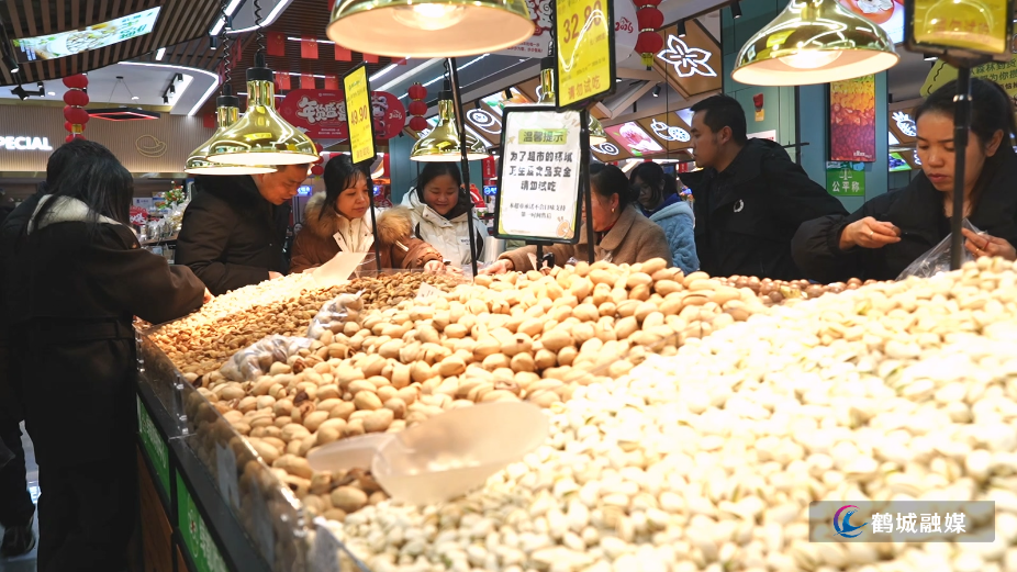 “乐购新春 惠享鹤城”年货大集红星街道专场开市.mp4_20260209_163727.539.jpg