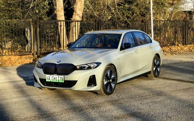 试驾华晨宝马i3：回归驾驶本质 不仅是快，更追求“稳”