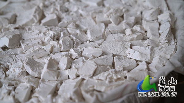 【新春走基层】蓝山县新圩镇南湾村：古法“焕”新生 “蕨”起致富路22.jpg