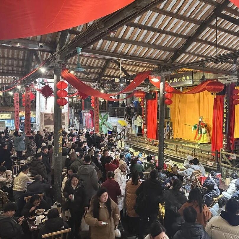 茶馆新春年味足，东茅街里年味浓