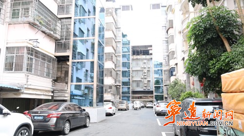 宁远：老旧小区电梯“梯升”幸福感1_副本500.jpg