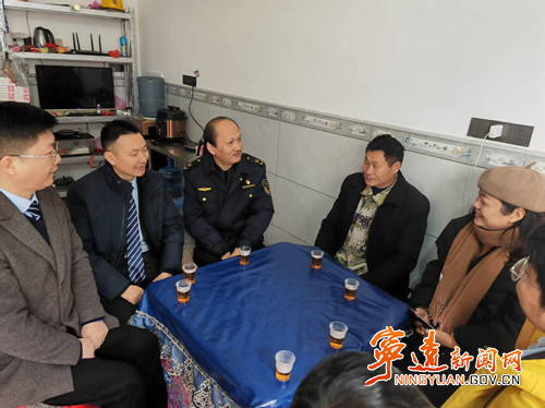 宁远：新春走访困难群众_副本500.jpg