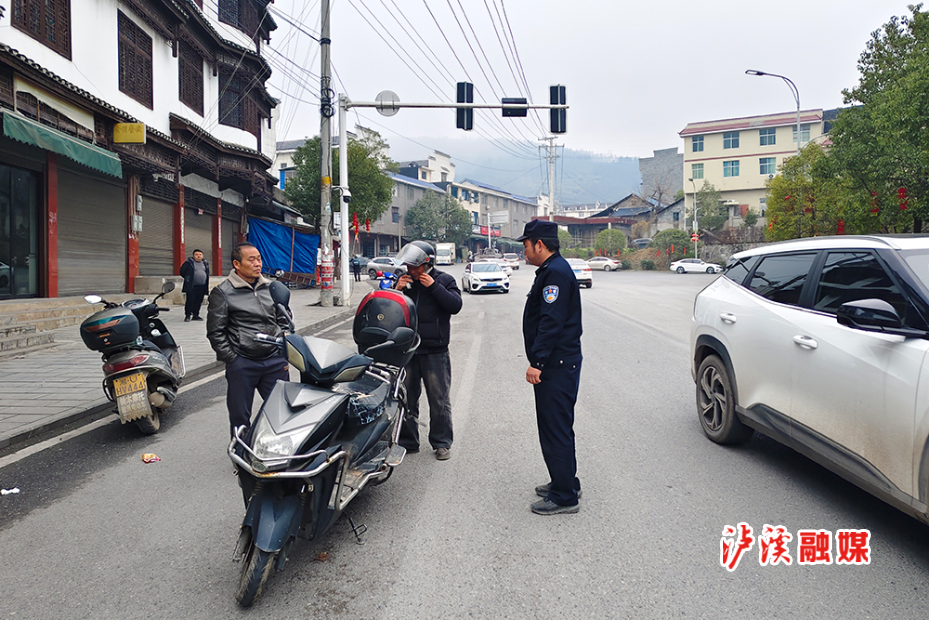 浦市疏导交通.jpg2.jpg