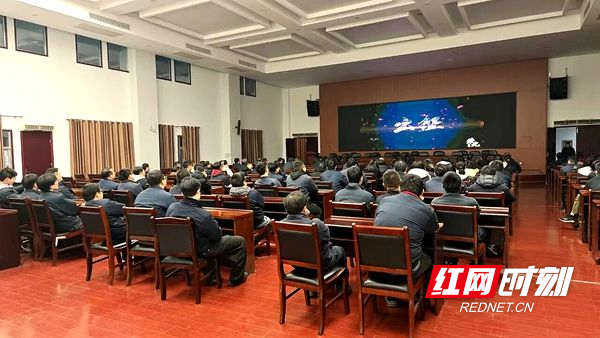 江麓集团分批组织全体员工观看年度纪录片《荣光2025》.jpg 江麓集团分批组织全体员工观看年度纪录片《荣光2025》.jpg