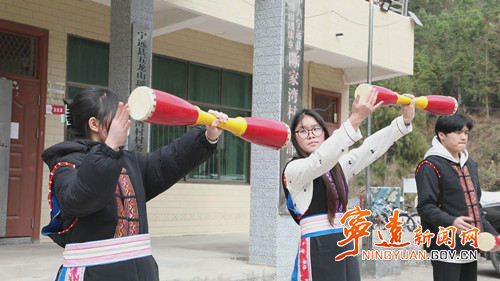 宁远:瑶山童心跳动千年韵律2_副本500.jpg 宁远:瑶山童心跳动千年韵律2_副本500.jpg